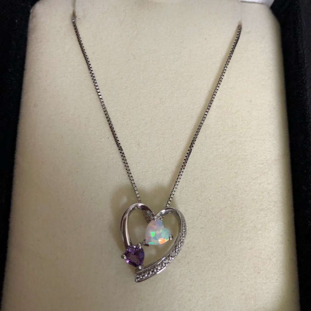 Women’s necklace